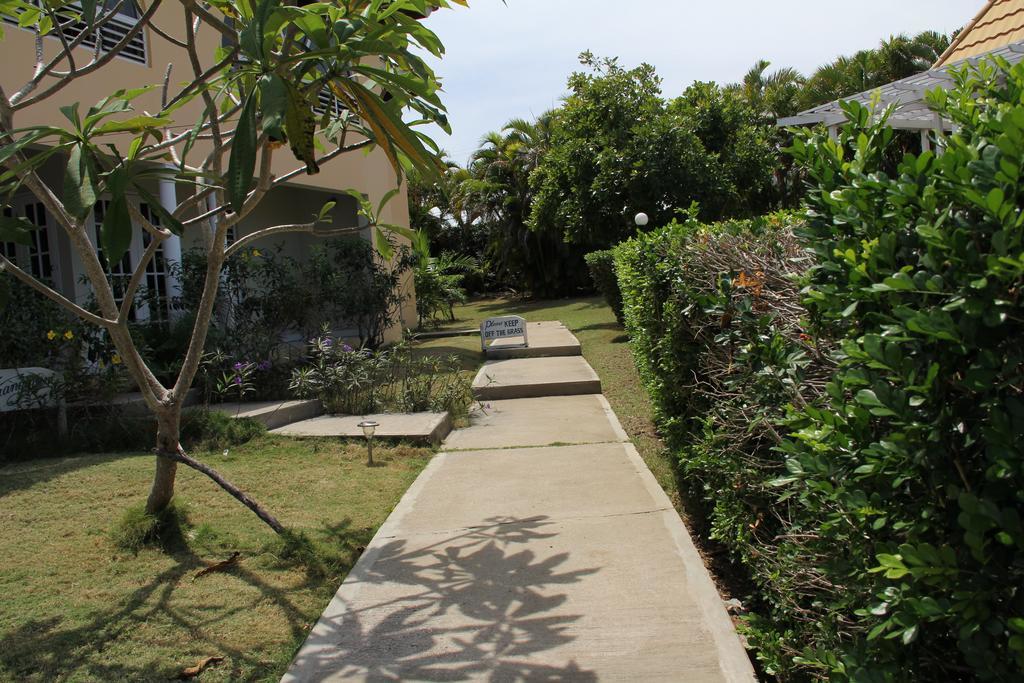 The Atrium At Ironshore Teluk Montego Bagian luar foto