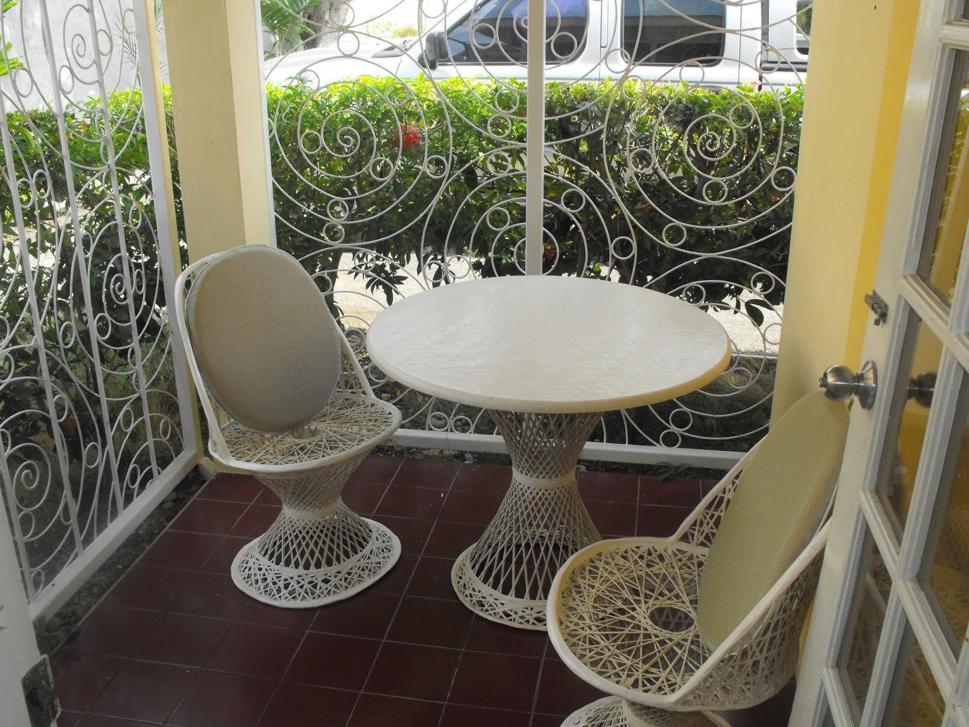 The Atrium At Ironshore Teluk Montego Bagian luar foto
